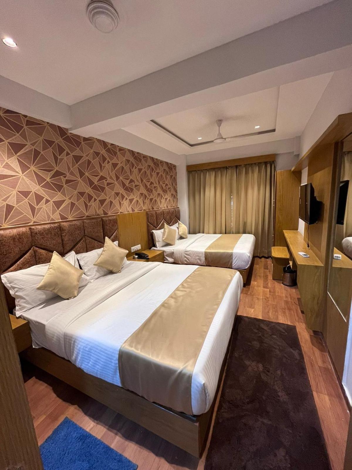 Hotel Phoniex 阿穆达巴 客房 照片