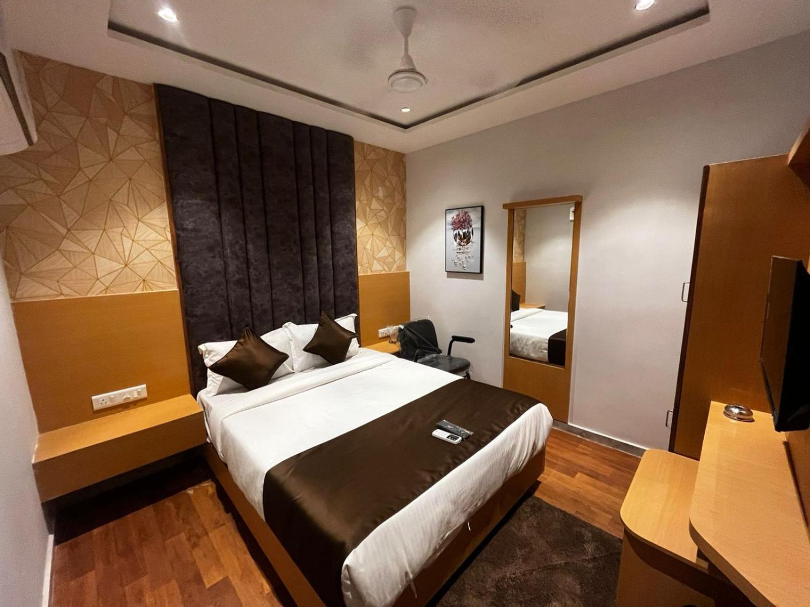 Hotel Phoniex 阿穆达巴 客房 照片