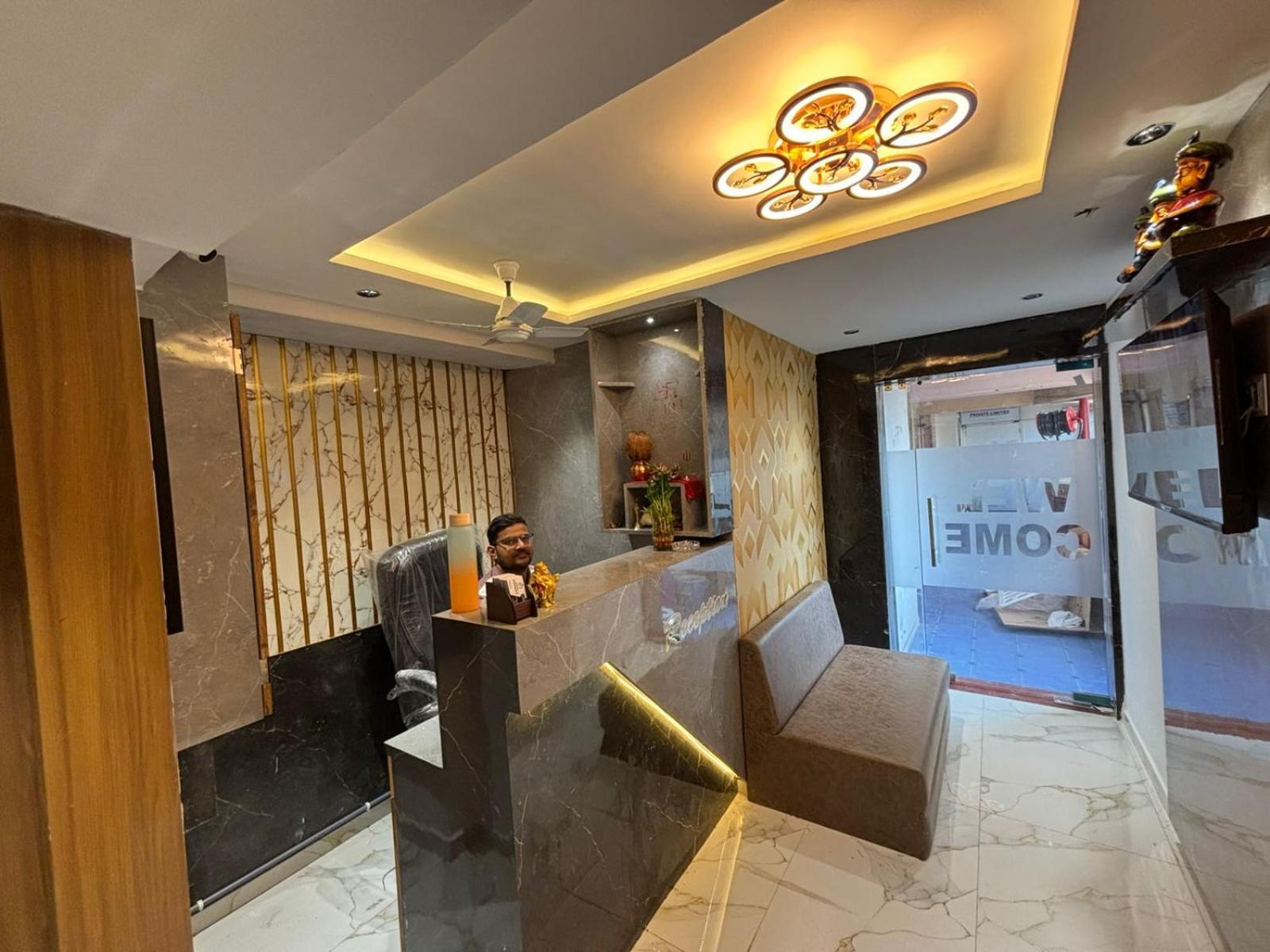 Hotel Phoniex 阿穆达巴 外观 照片