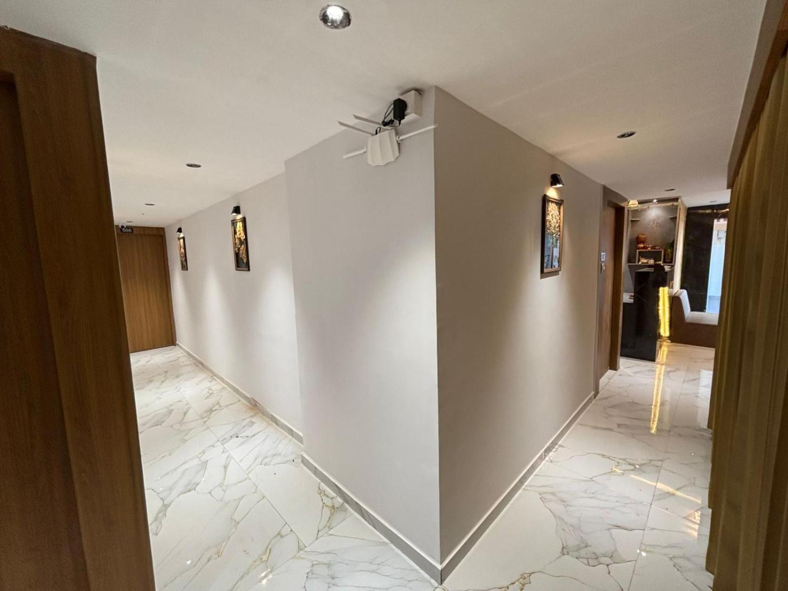 Hotel Phoniex 阿穆达巴 外观 照片