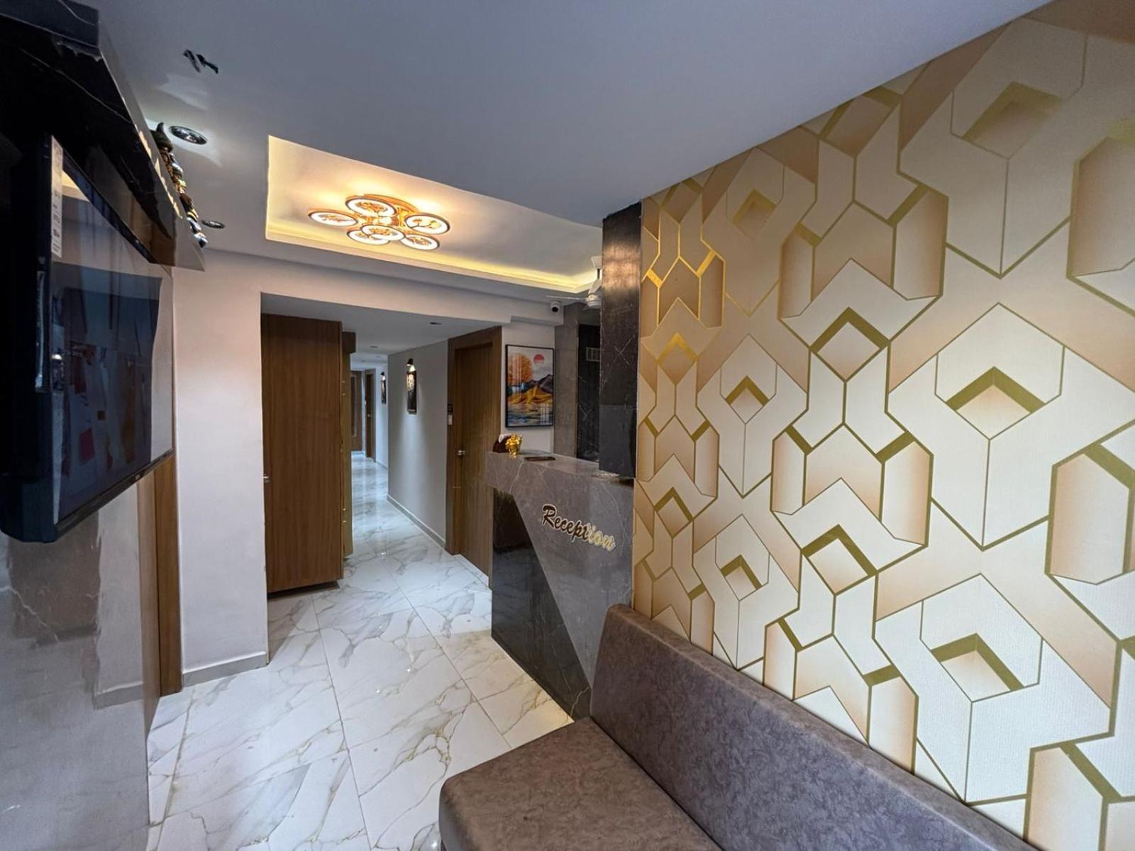 Hotel Phoniex 阿穆达巴 外观 照片