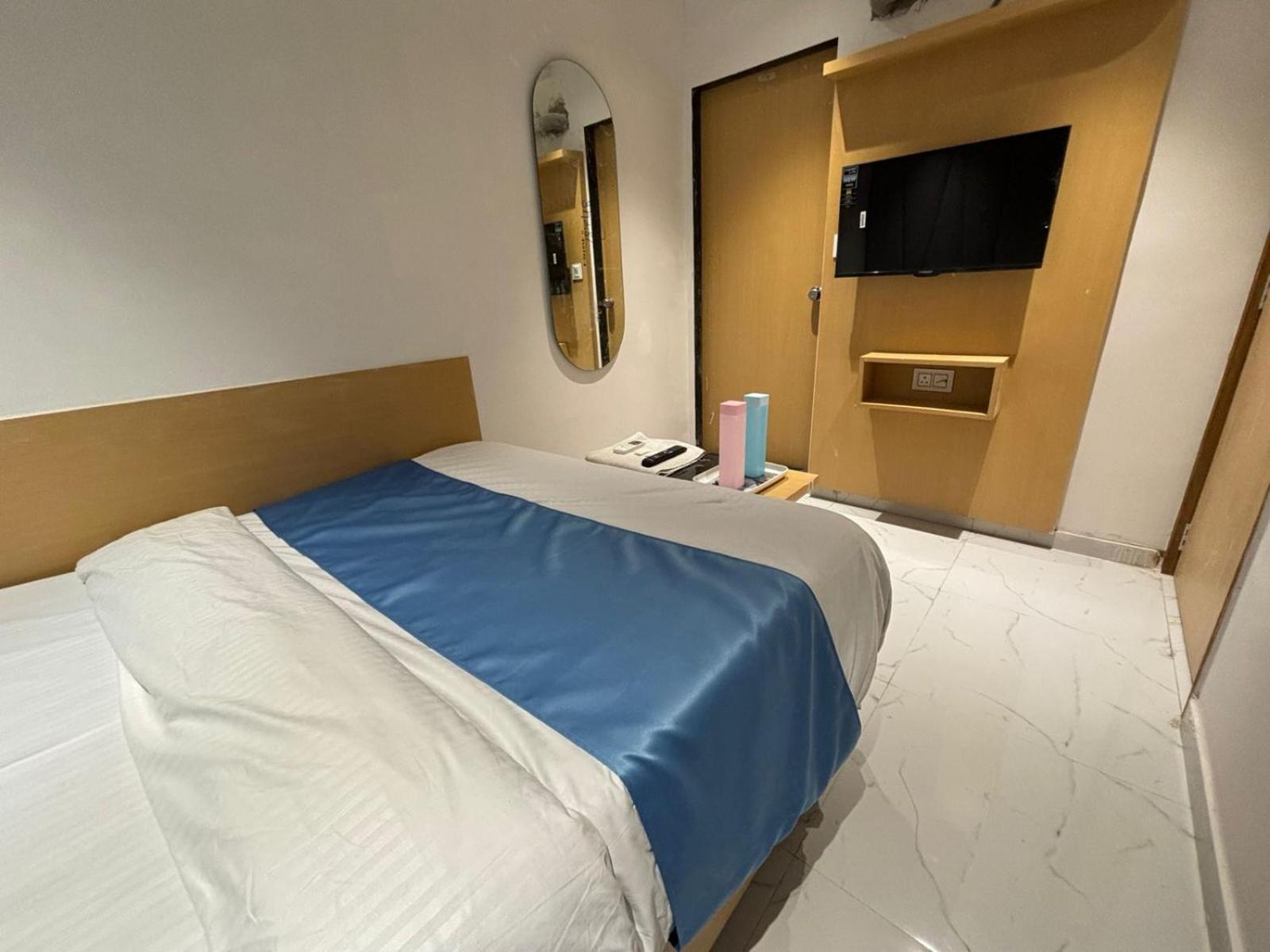 Hotel Phoniex 阿穆达巴 外观 照片