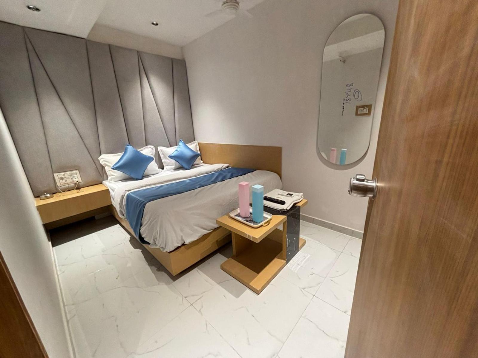 Hotel Phoniex 阿穆达巴 外观 照片